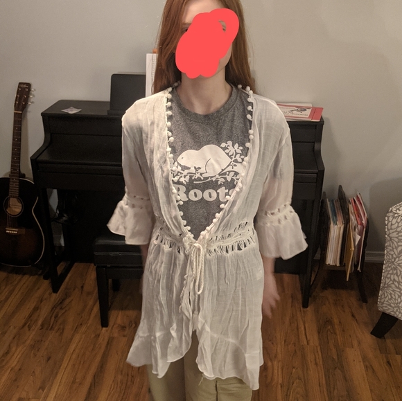 3/$30 Kivenst Sheer Robe - Picture 1 of 3